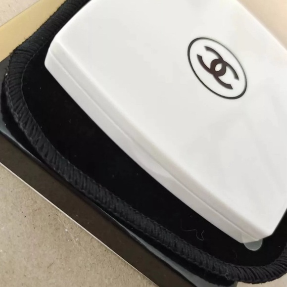 Chanel compact mirror limited Edition White - Picture 3 of 4